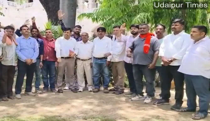 Representatives of the struggle committee meeting the District Collector and UDA Commissioner over patta demands in Udaipur villages.