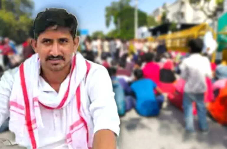 Congress and BAP leaders protest outside Udaipur Collectorate over UDA demolition in Savina Kheda