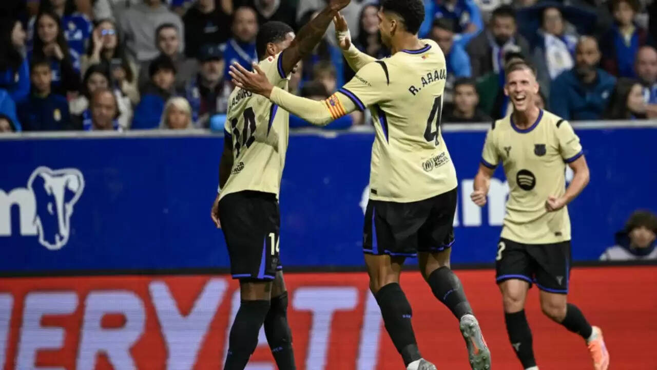 Barcelona players celebrate comeback 3-1 victory over Oviedo in La Liga 2025 with goals from Garcia, Lewandowski, and Araujo