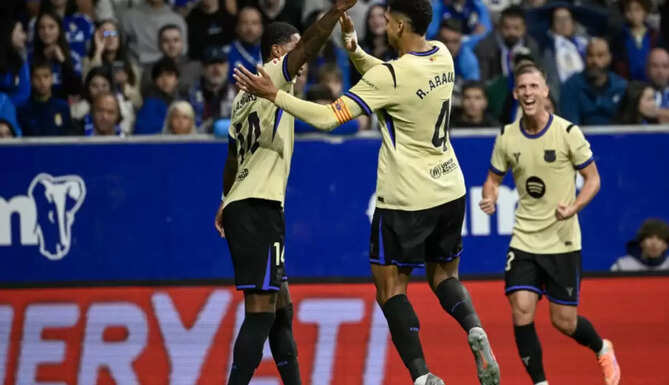 Barcelona players celebrate comeback 3-1 victory over Oviedo in La Liga 2025 with goals from Garcia, Lewandowski, and Araujo