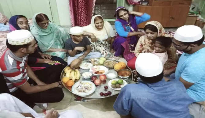 नए वर्ष का परम्परागत रूप से शुरुआत करते हुआ बोहरा परिवार