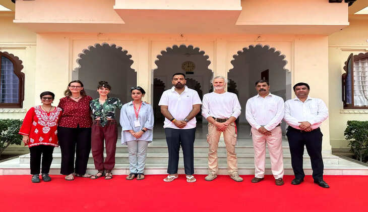 Alliance Francaise de Jaipur conducts French Culture Week in Udaipur,  Gillou Gilles Charles-Messance seasoned Acrobat, painting at MMPS