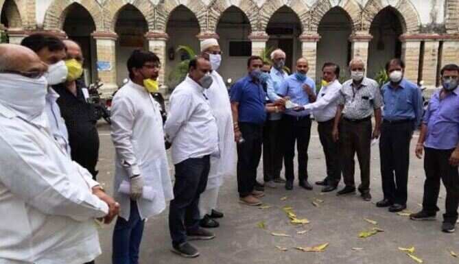 कोरोना महामारी के संक्रमण के बीच हर ओर से मदद के हाथ आगे आ रहे हैं