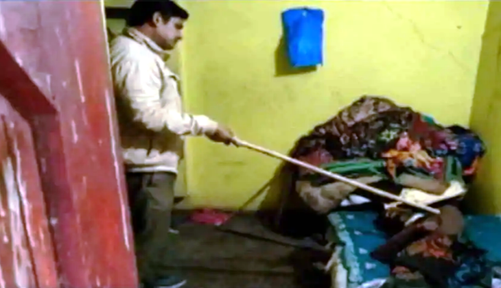 Beyond Udaipur-Thief falls asleep with the stolen items in the temple