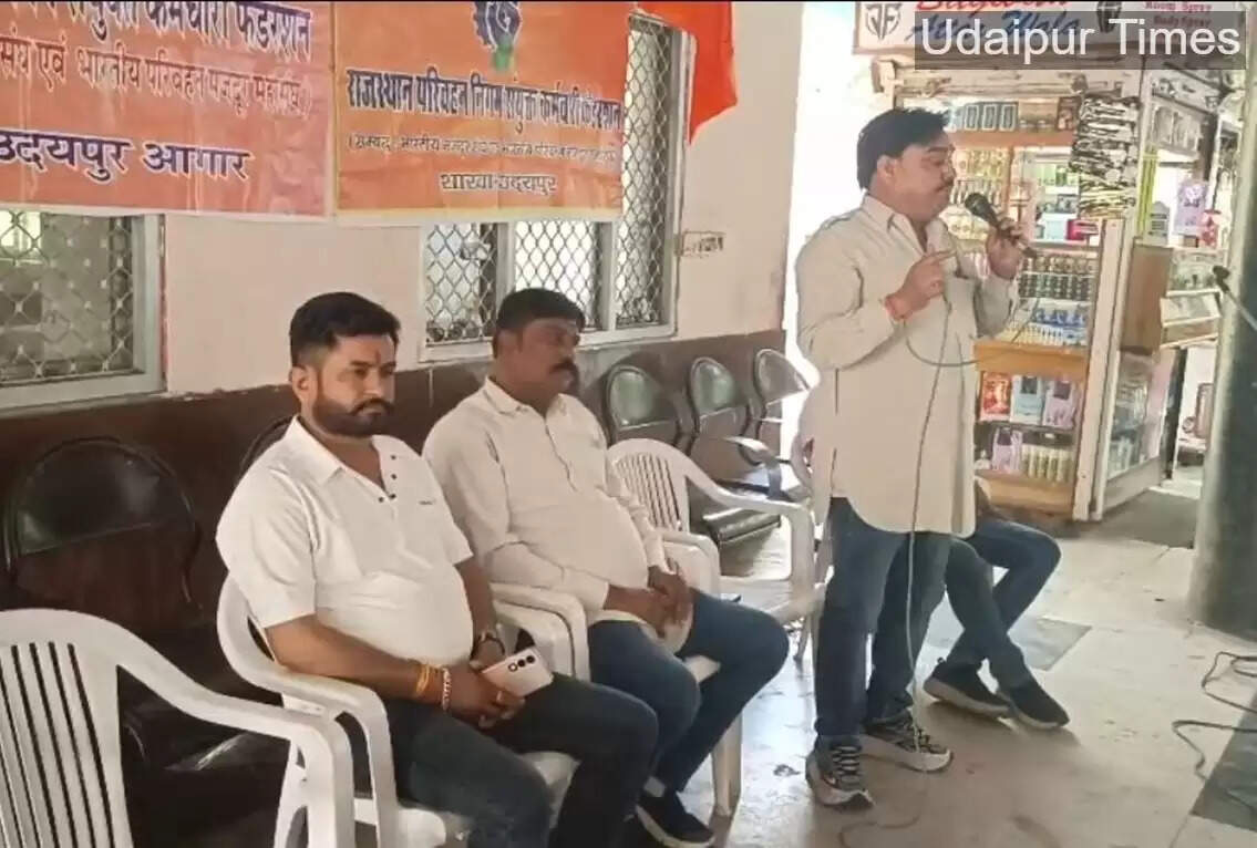 Transport Federation employees protesting in Jaipur over pending demands and long working hours