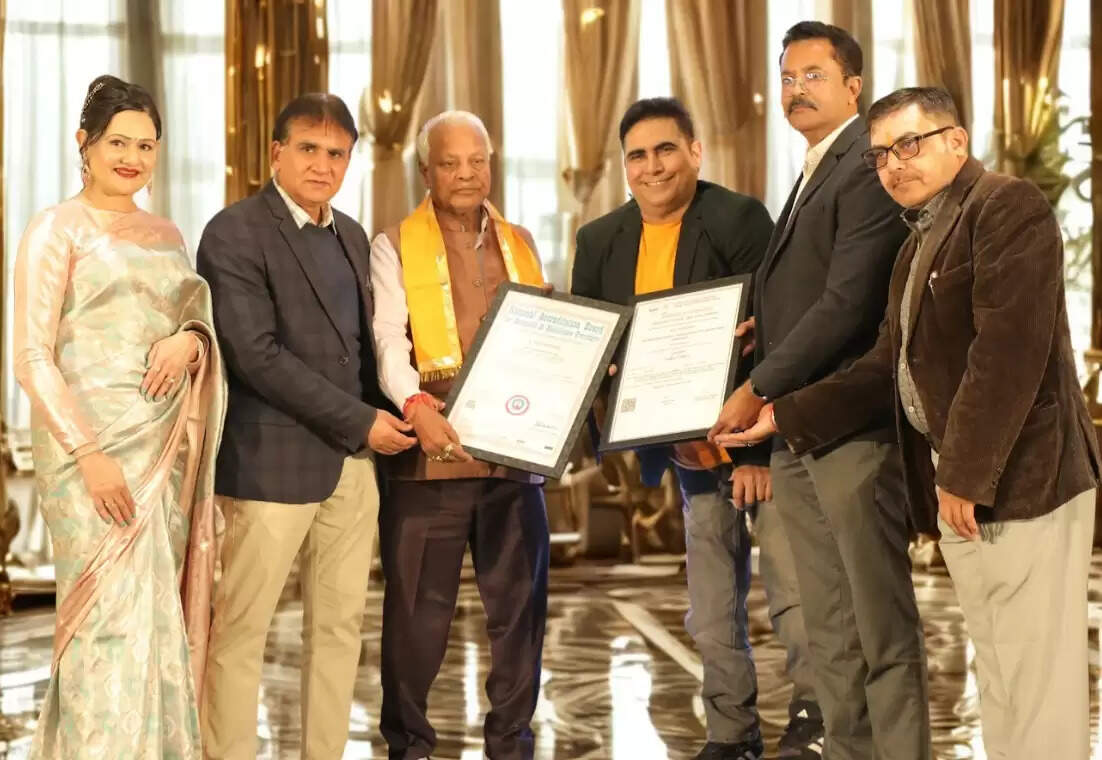 Arth Diagnostics team receiving NABL and NABH dual certification in Udaipur