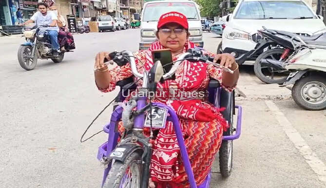 Differently-abled Zomato delivery partner Jaya Mahajan riding her tricycle in Udaipur while delivering food orders.