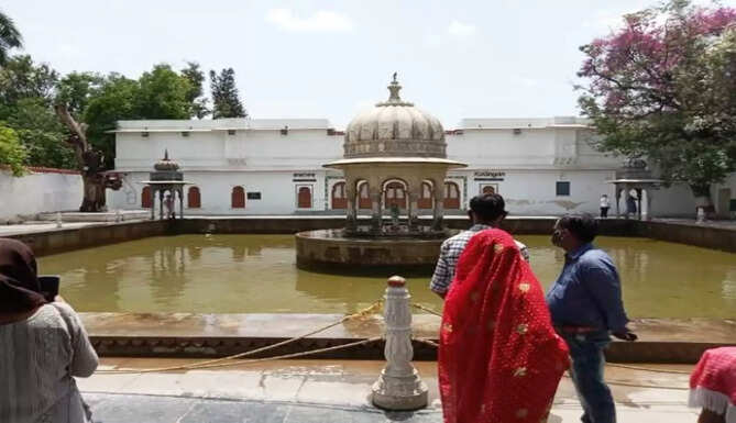 Saheliyon ki Badi