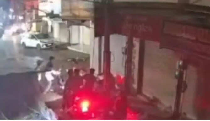 Police investigation underway after firing and stabbing incident in Pipli Chowk, Udaipur, leaving three injured.