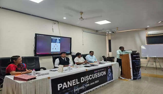 panel discussion on the "Role of AI in Higher Education and Trade" was organized at the Faculty of Management Studies, Mohanlal Sukhadia University (MLSU)
