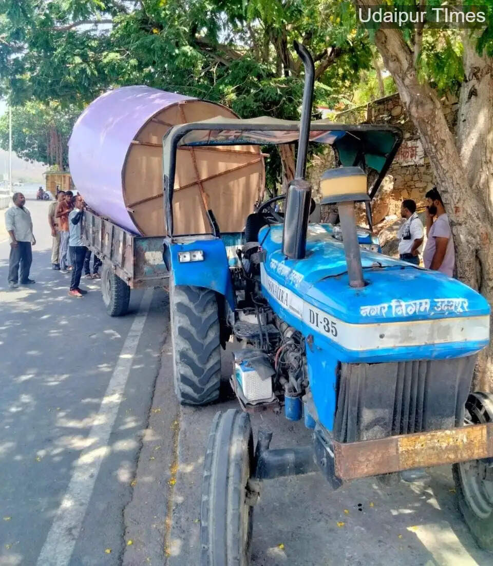Municipal Corporation team removing illegal cabin near Circuit House exit route in Udaipur