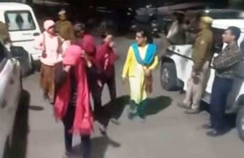 5 मसाज और स्पा सेंटरों पर छापा, 16 युवतियों समेत 27 गिरफ्तार