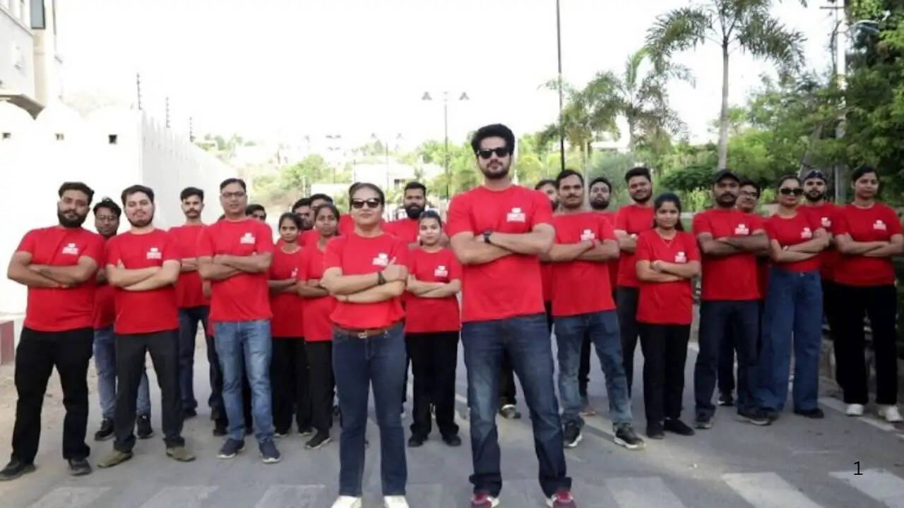 Doctors and healthcare staff participating in GMCH Emergency Walkathon in Udaipur on Emergency Medicine Day