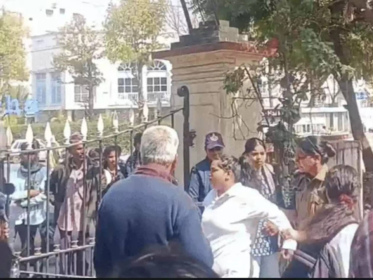 Students locking the main gate at Mira Girls College, Udaipur during protest as police intervene.
