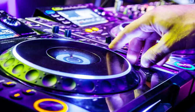 DJ
