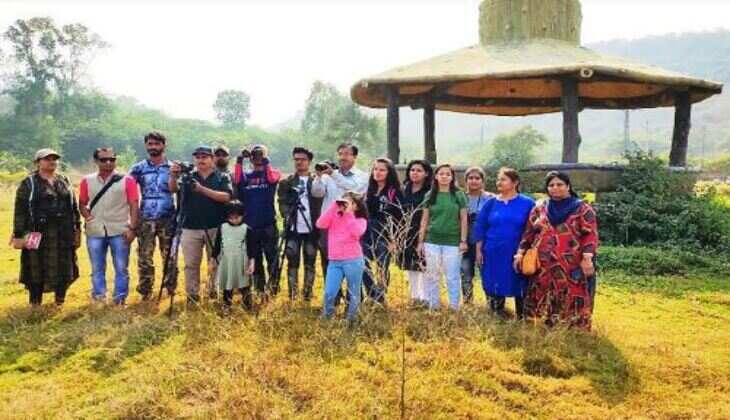 जंगल सफारी पार्क में कराई परिंदों की पहचान