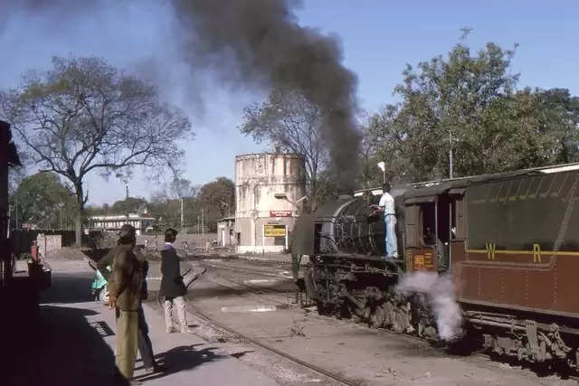 Udaipur Railway Station Mavli Junction, History of Railways in Udaipur and Mavli Loco Pilots of Steam Engines in Mavli and Udaipur the bygone era of steam engines in india MG Engine