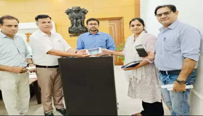 Mobile Phone to Anganwari Workers