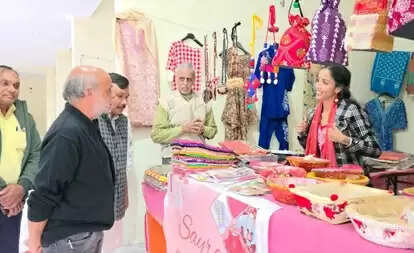 Inauguration of Bhilwara Handicraft Fair 2025 with artisans displaying traditional handcrafted products under the MSME RAMP programme.