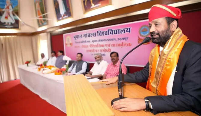 भोपाल नोबल में नेपाल के  नेपाल के पूर्व उप-प्रधानमंत्री श्रीमान् विमलेन्द्र निधि
