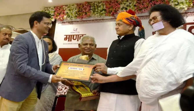 dr kunjan acharya