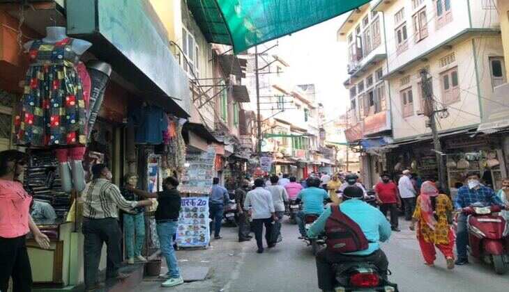 वीकेंड कर्फ्यू से पहले शहर की भागादौड़ी