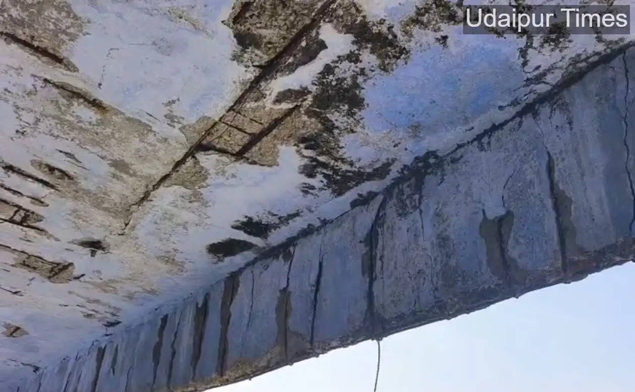 &ldquo;Dilapidated District Education Officer office building in Rajsamand with damaged walls and falling plaster raising safety concerns.&rdquo;