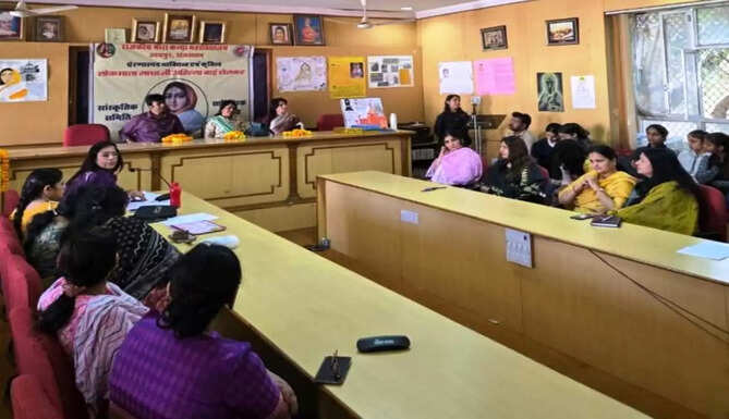 m g college