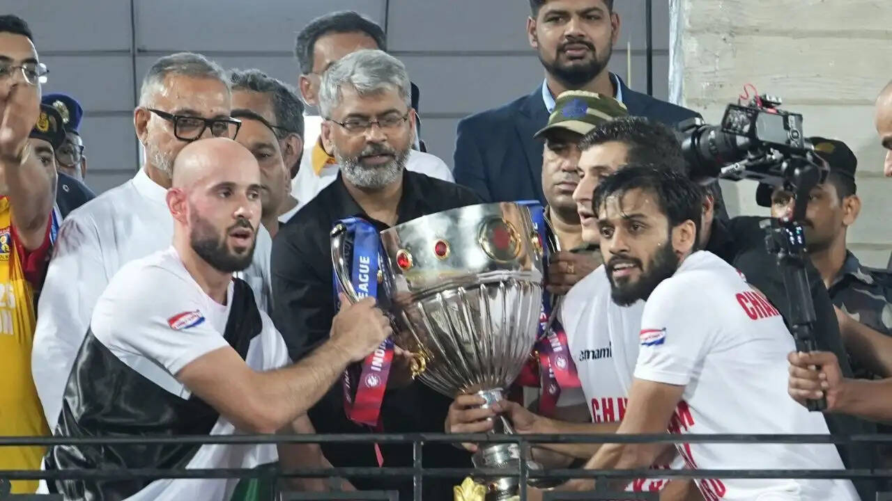 Prabhsukhan Gill celebrating after East Bengal won the Indian Super League title following victory over Inter Kashi