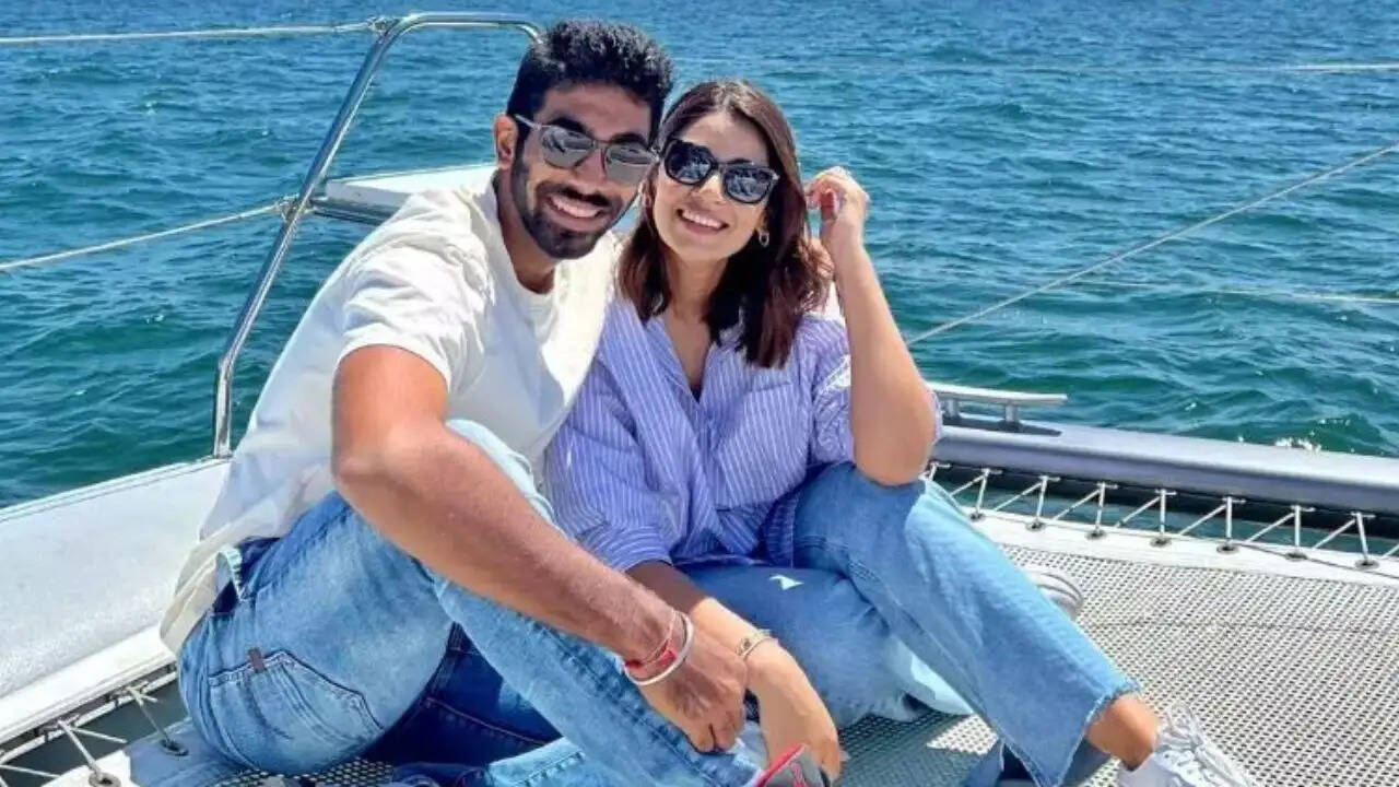Sanjana Ganesan playfully trolled her husband Jasprit Bumrah on Instagram using the popular Dhurandhar: The Revenge dialogue, &ldquo;Ghar ki yaad nahi aayi tujhe, Jassi?&rdquo;.