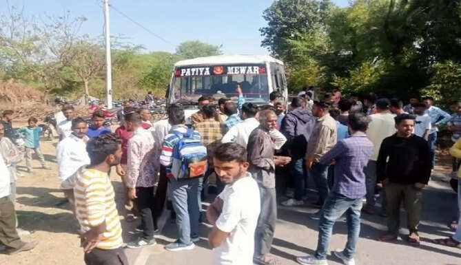 accident by mini bus