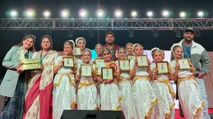 &nbsp;Students of The Junior Study Runner-Up at Bhav Nritya Competition