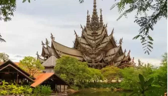 Thailand Safety Guide: Scams to Avoid & Travel Precautions