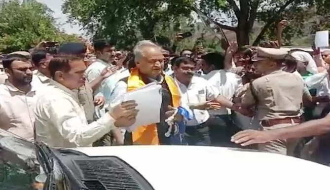 cm gehlot