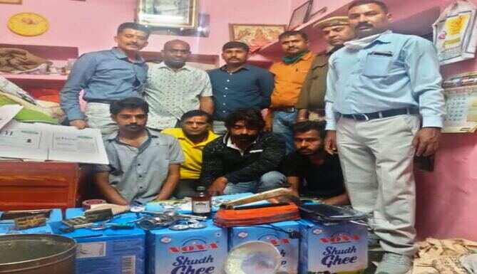 दिल्ली गेट स्थित नकली घी की फैक्ट्री का पर्दाफाश, 4 गिरफ्तार