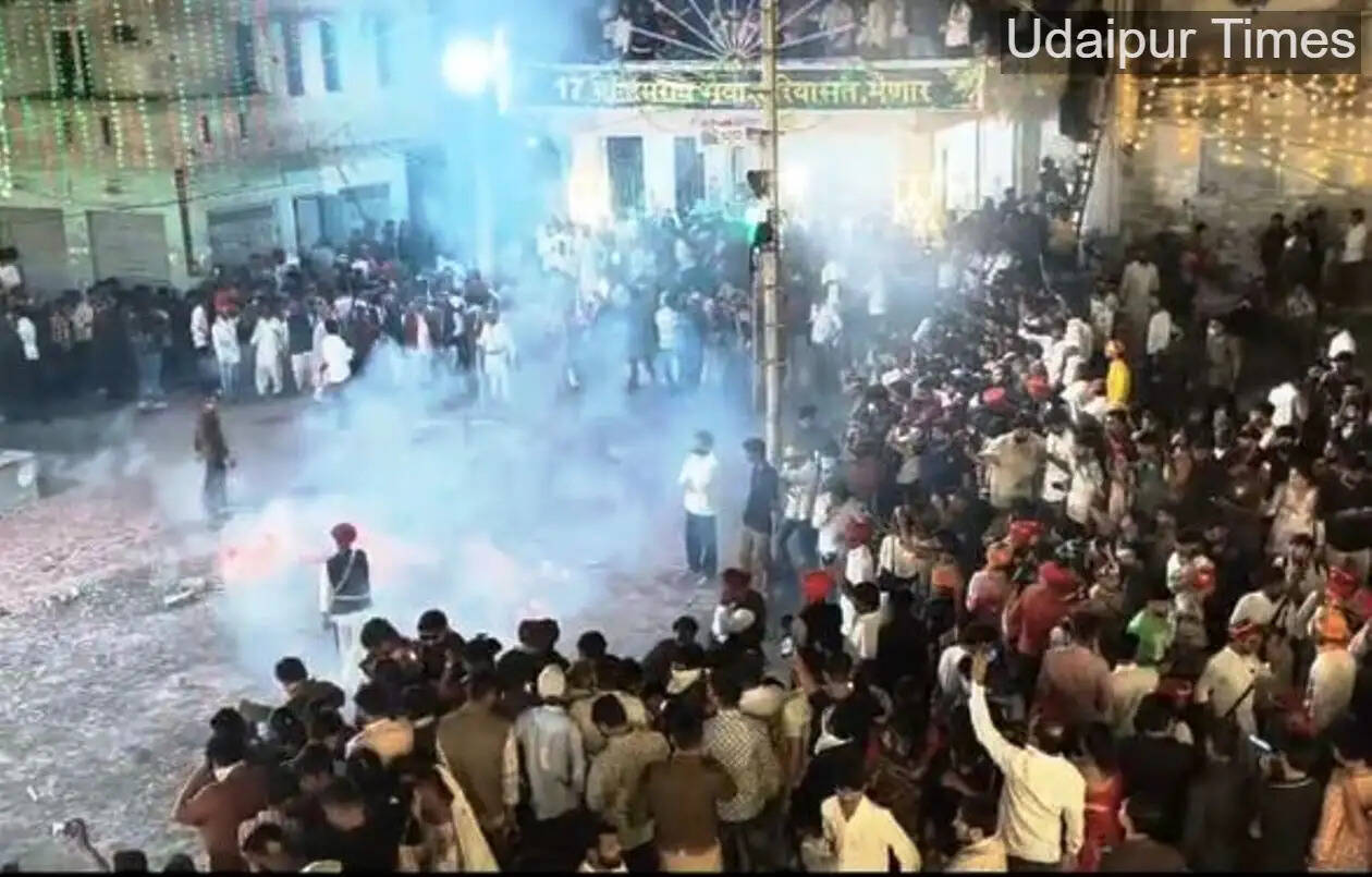 Barood holi in menar