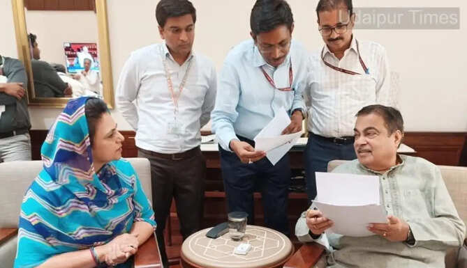 Mahima Kumari With Nitin Gadkari