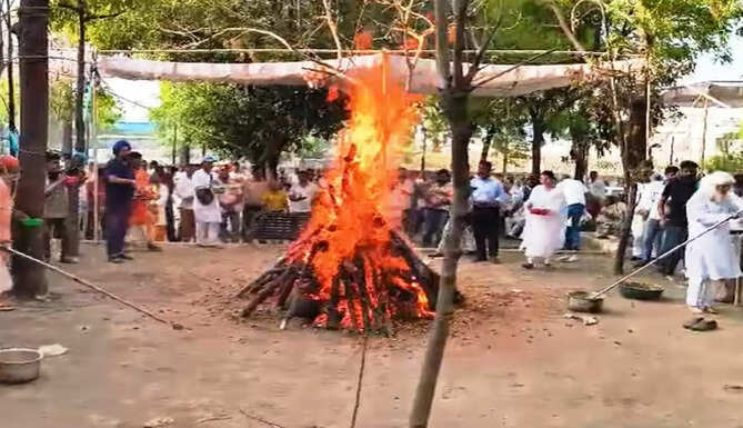 girija vyas funeral