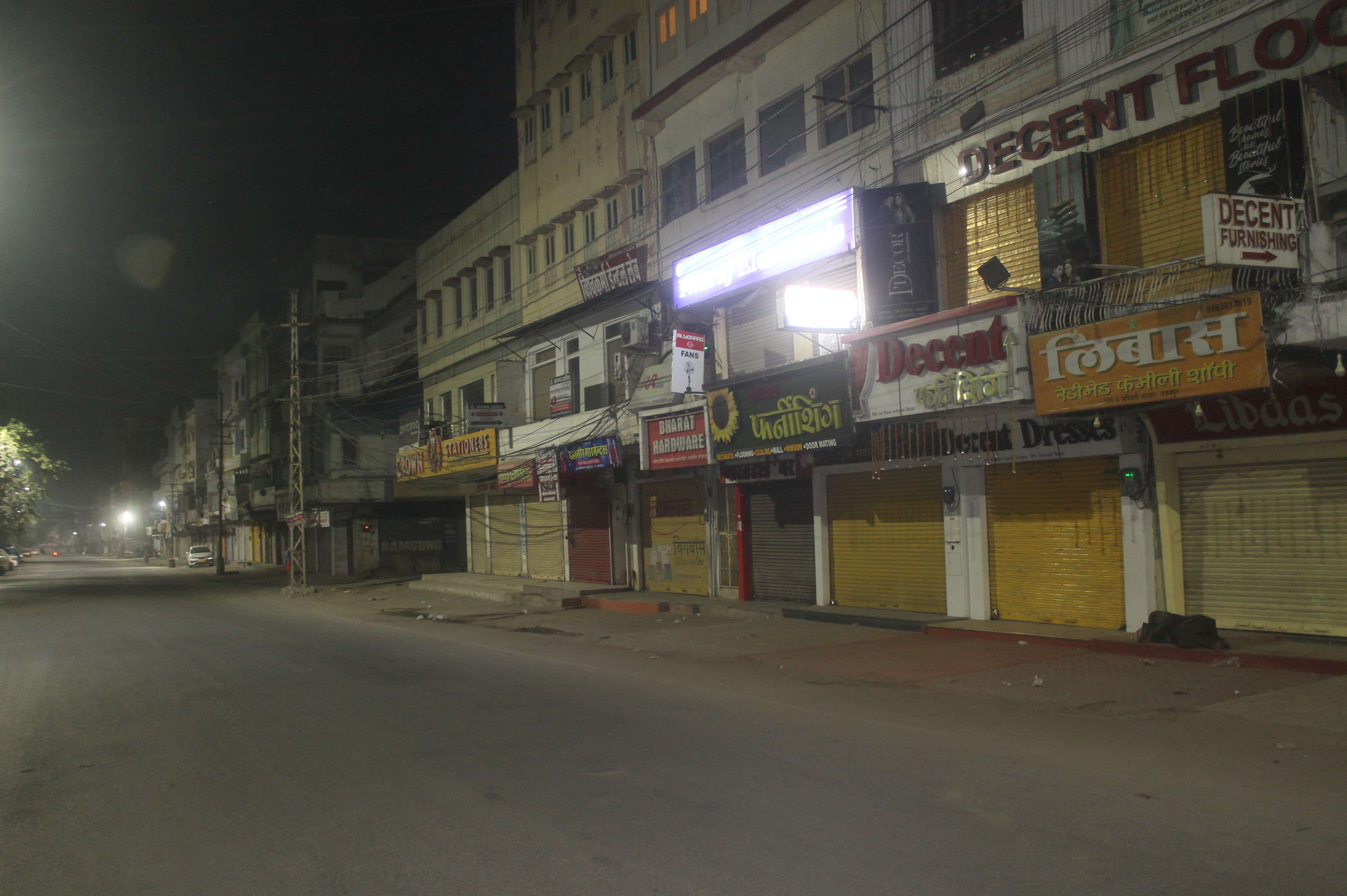 [PHOTOS] 8PM public and market restrictions begin in Udaipur - roads silent once again