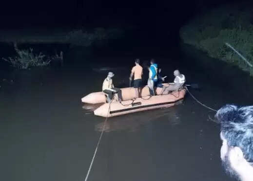 car fall into river