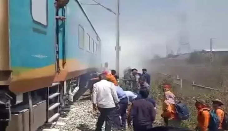 Udaipur Mysore humsafar express