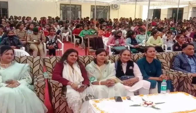 m g college