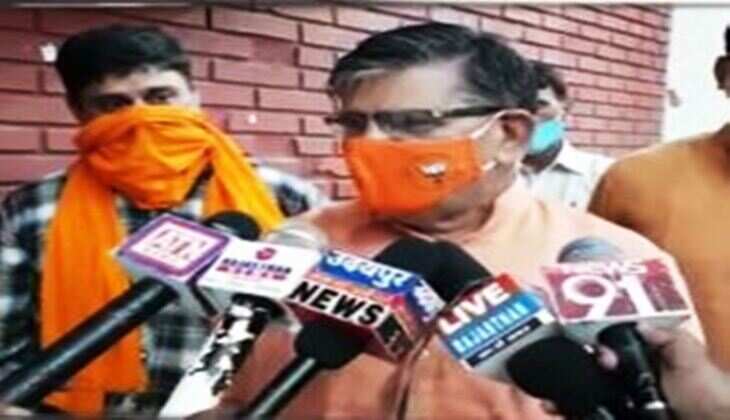 नेताजी के बिगड़े बोल