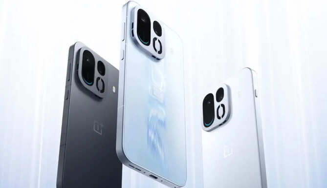 OnePlus Ace 7 and Ace 7 Pro smartphones featuring a rear camera module and built-in cooling fan for gaming.