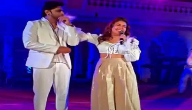 Neha Kakkar in Udaipur Mirchi Awards