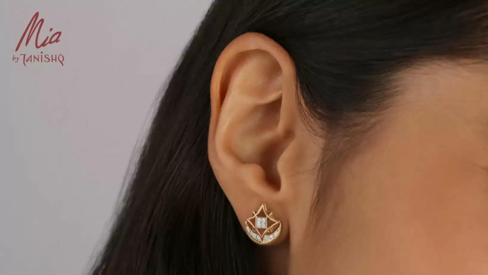 Level-Up Your Jewellery Collection With Trendy Women’s Diamond Earrings