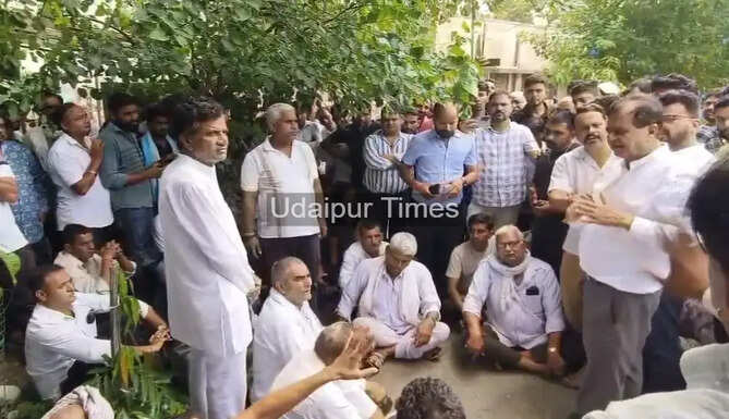 Protest outside Udaipur Mortuary