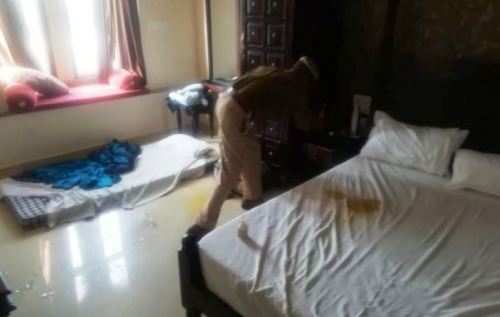BREAKING NEWS - Gujarat Couple commits Suicide in Udaipur Hotel