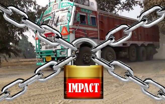 Impact of the lockdown: Strictness on borders, more than 700 trucks stopped, Rs 2 Crore loss being incurred per day