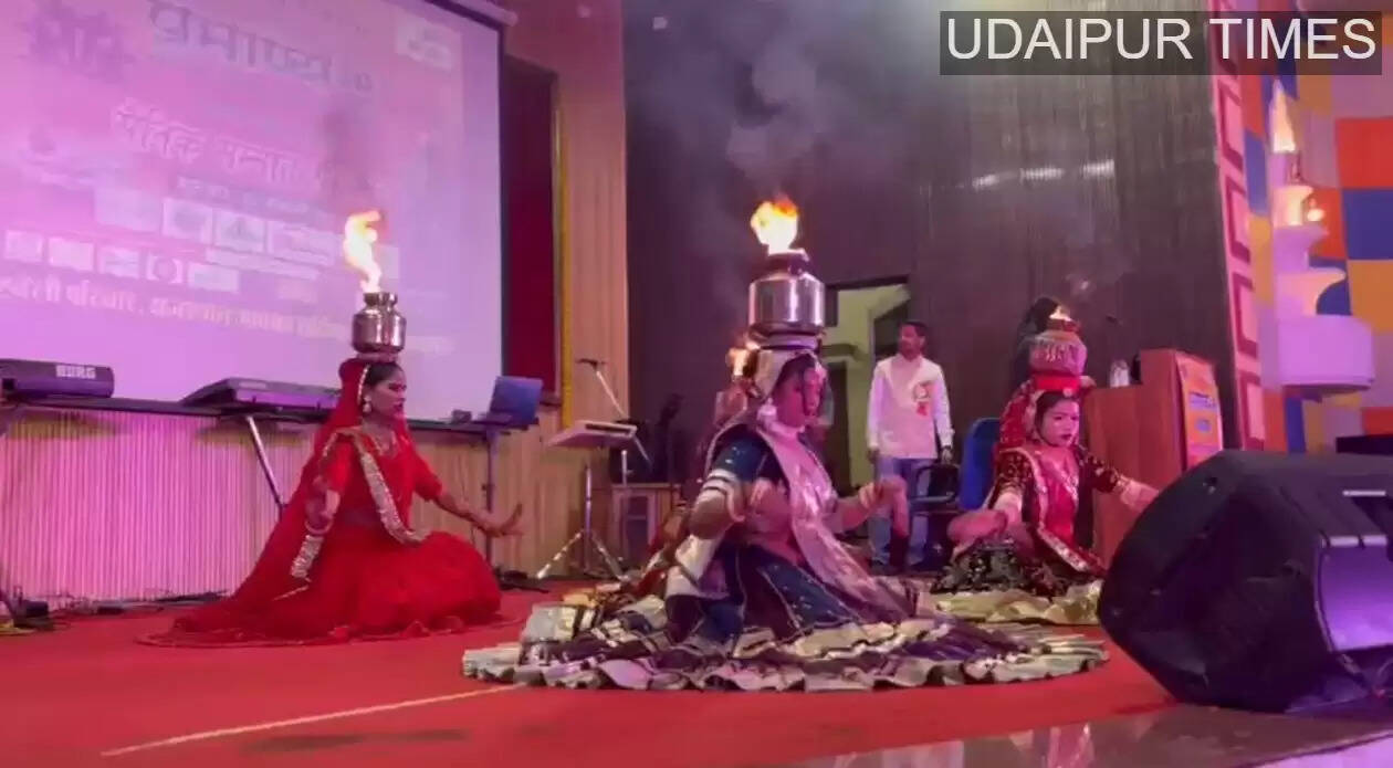 Audience and dignitaries at Pramanya-9 &ldquo;Indian Army Our Pride&rdquo; soldier honor ceremony in Udaipur celebrating patriotism and cultural performances